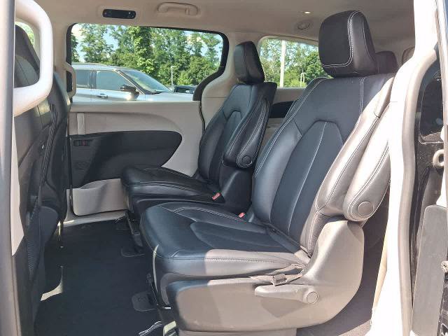 Used 2023 Chrysler Pacifica Touring-L FWD image 26