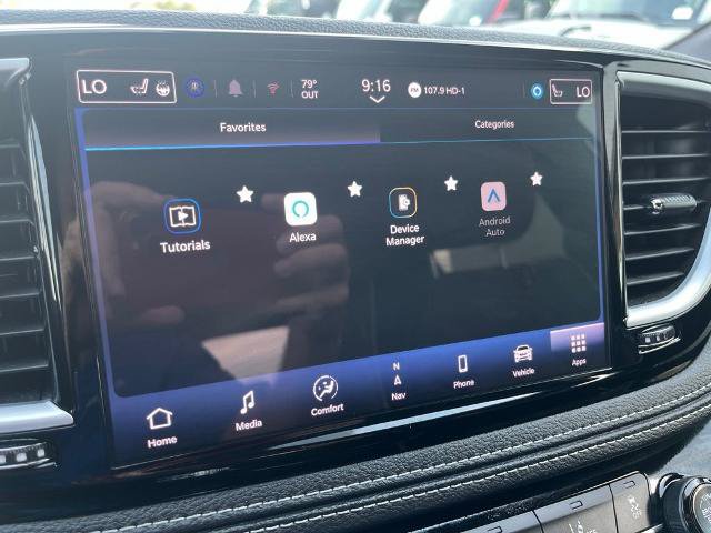 Used 2025 Chrysler Pacifica Limited FWD image 35