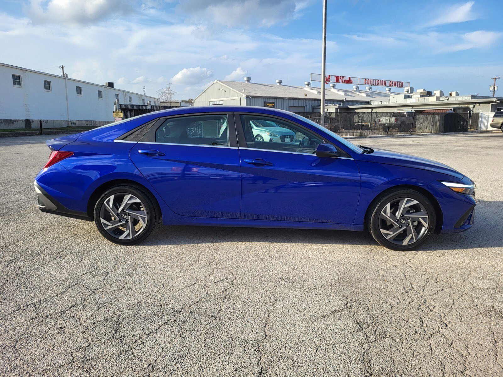 Used 2025 Hyundai Elantra SEL image 2