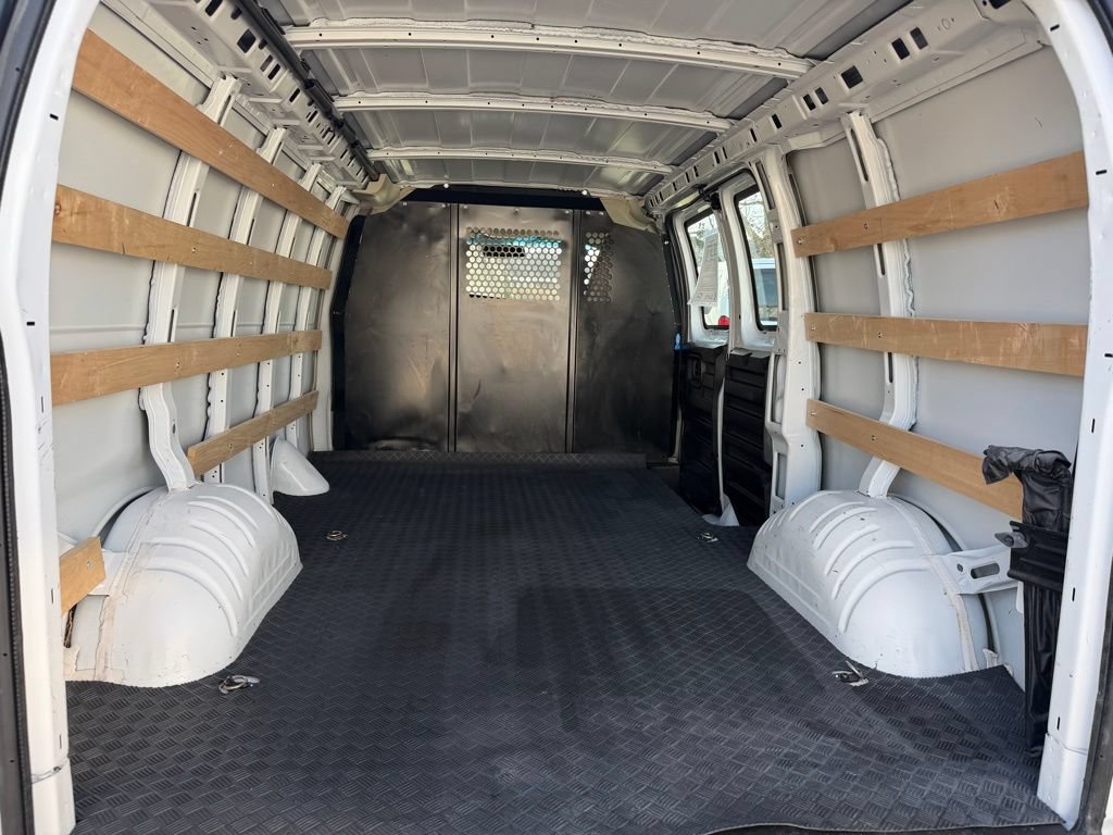 Used 2024 Chevrolet Express 2500 w/ Driver Convenience Package RWD image 6