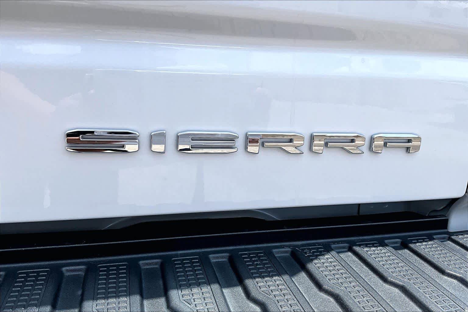 Used 2024 GMC Sierra 1500 Denali w/ Denali Reserve Package AWD/4WD image 12
