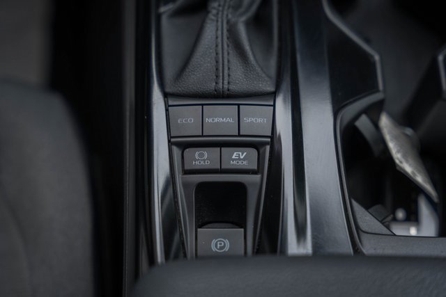 Used 2025 Toyota Camry LE image 30