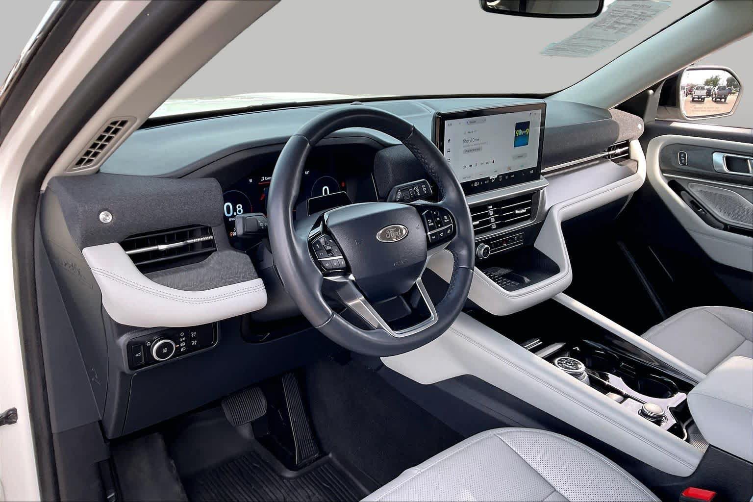 Certified 2025 Ford Explorer Platinum w/ Ultimate Package AWD/4WD image 18