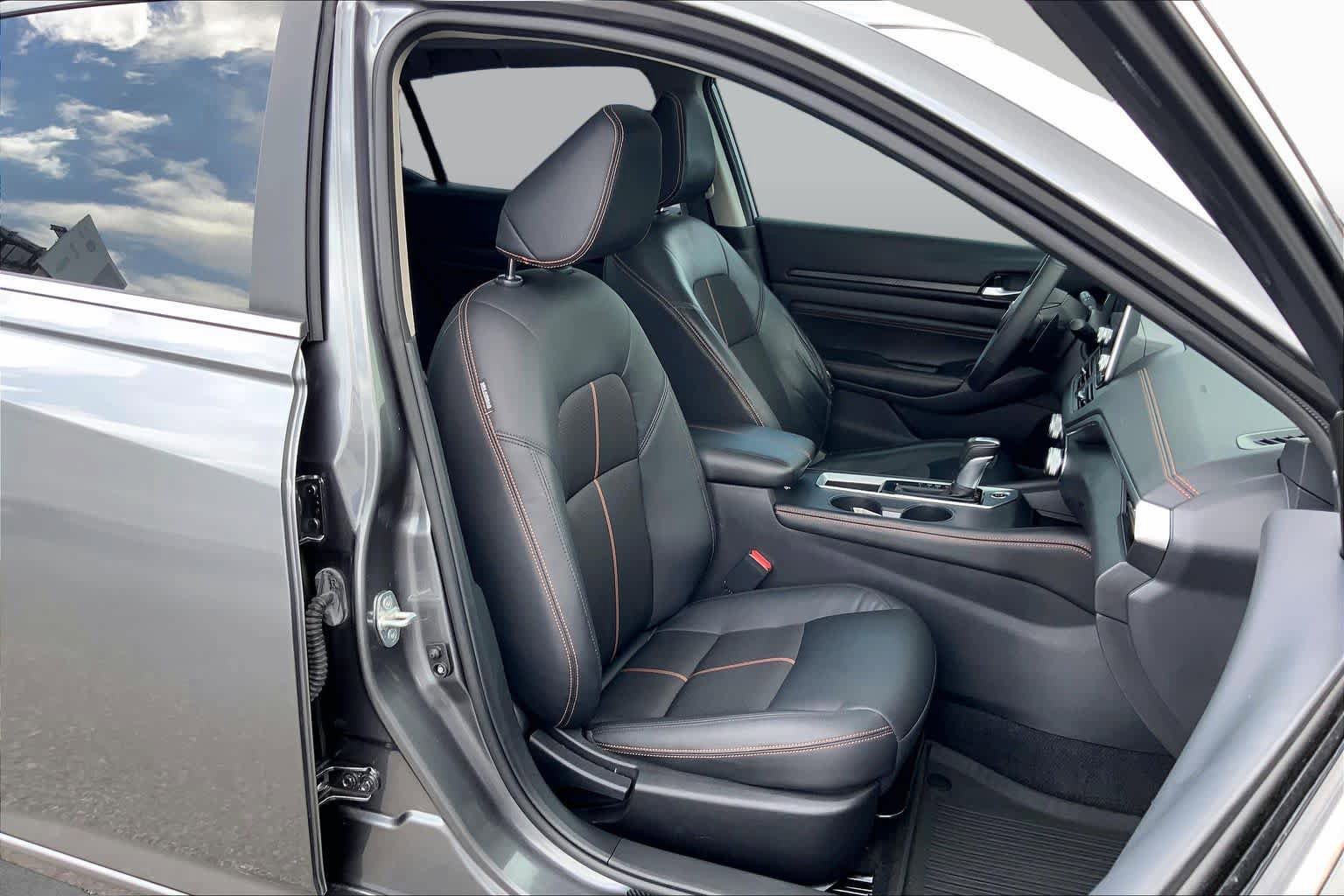 Used 2022 Nissan Altima 2.5 SR w/ Midnight Edition Package FWD image 9