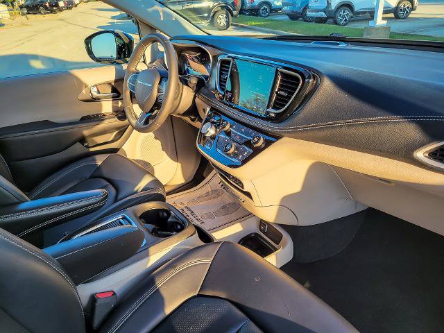Used 2024 Chrysler Pacifica Limited FWD image 27