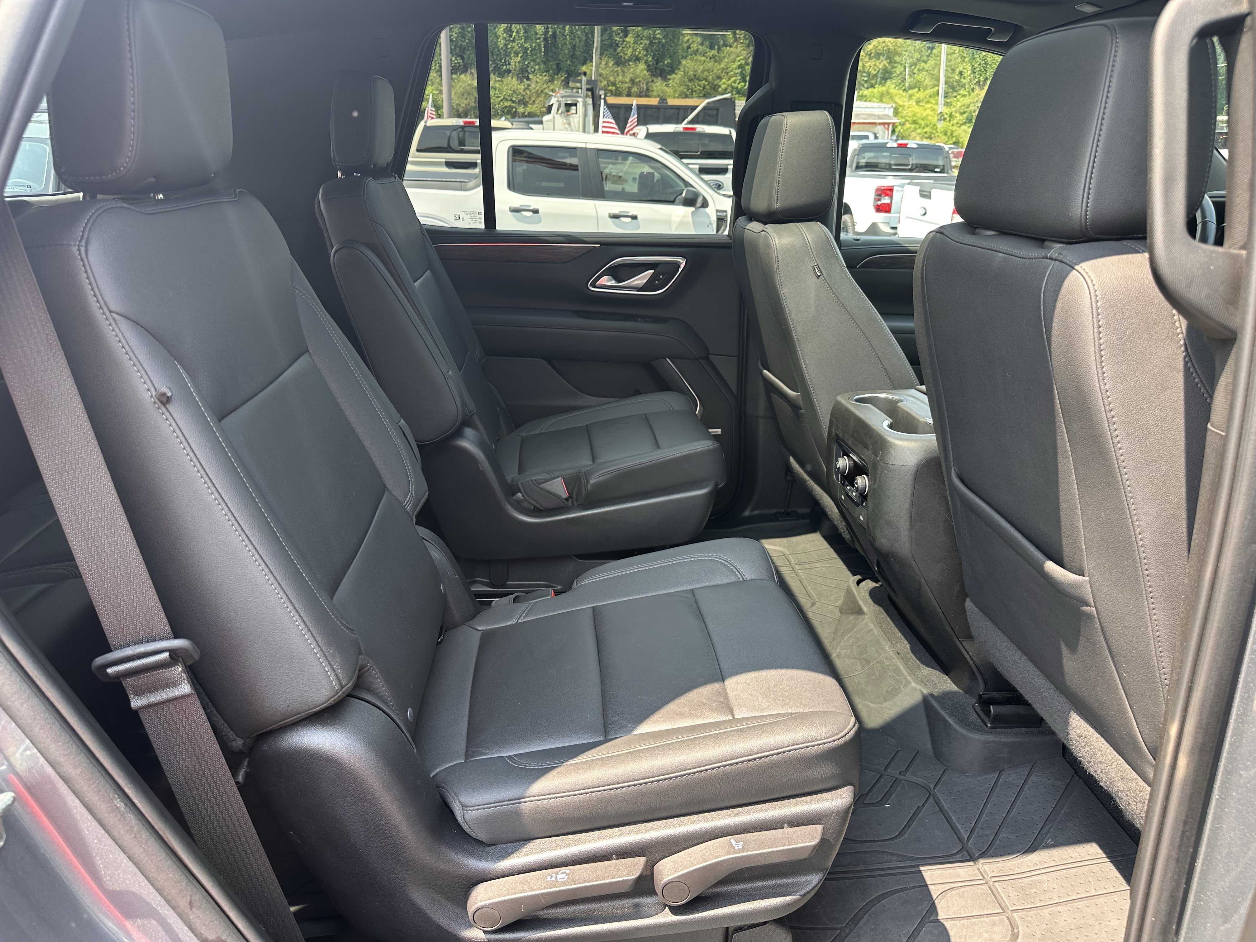 Used 2022 Chevrolet Tahoe LT w/ Luxury Package AWD/4WD image 16