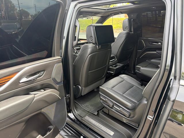 Used 2024 Cadillac Escalade ESV Premium Luxury w/ Performance Package AWD/4WD image 30