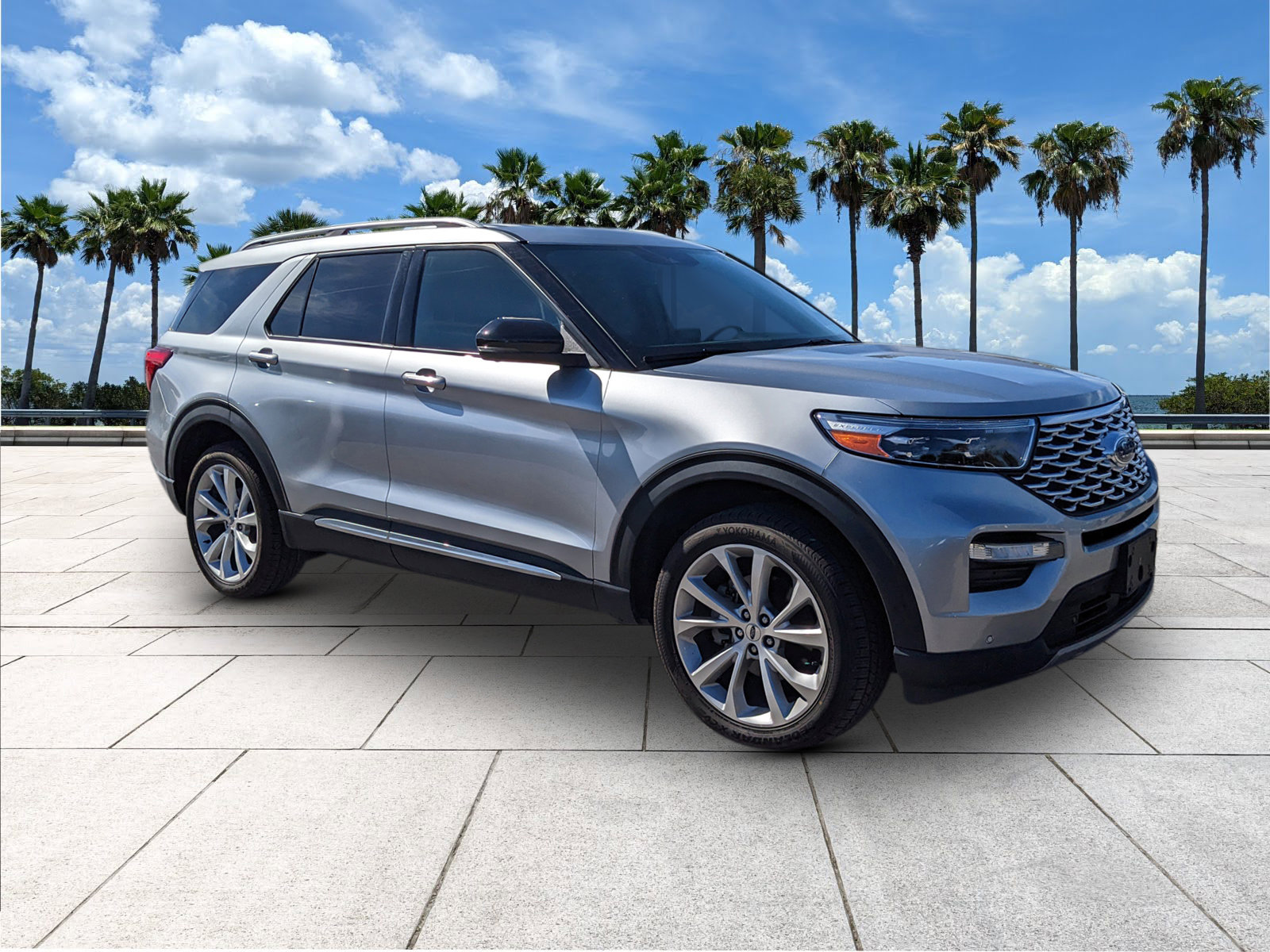Certified 2022 Ford Explorer Platinum w/ Equipment Group 601A image 2