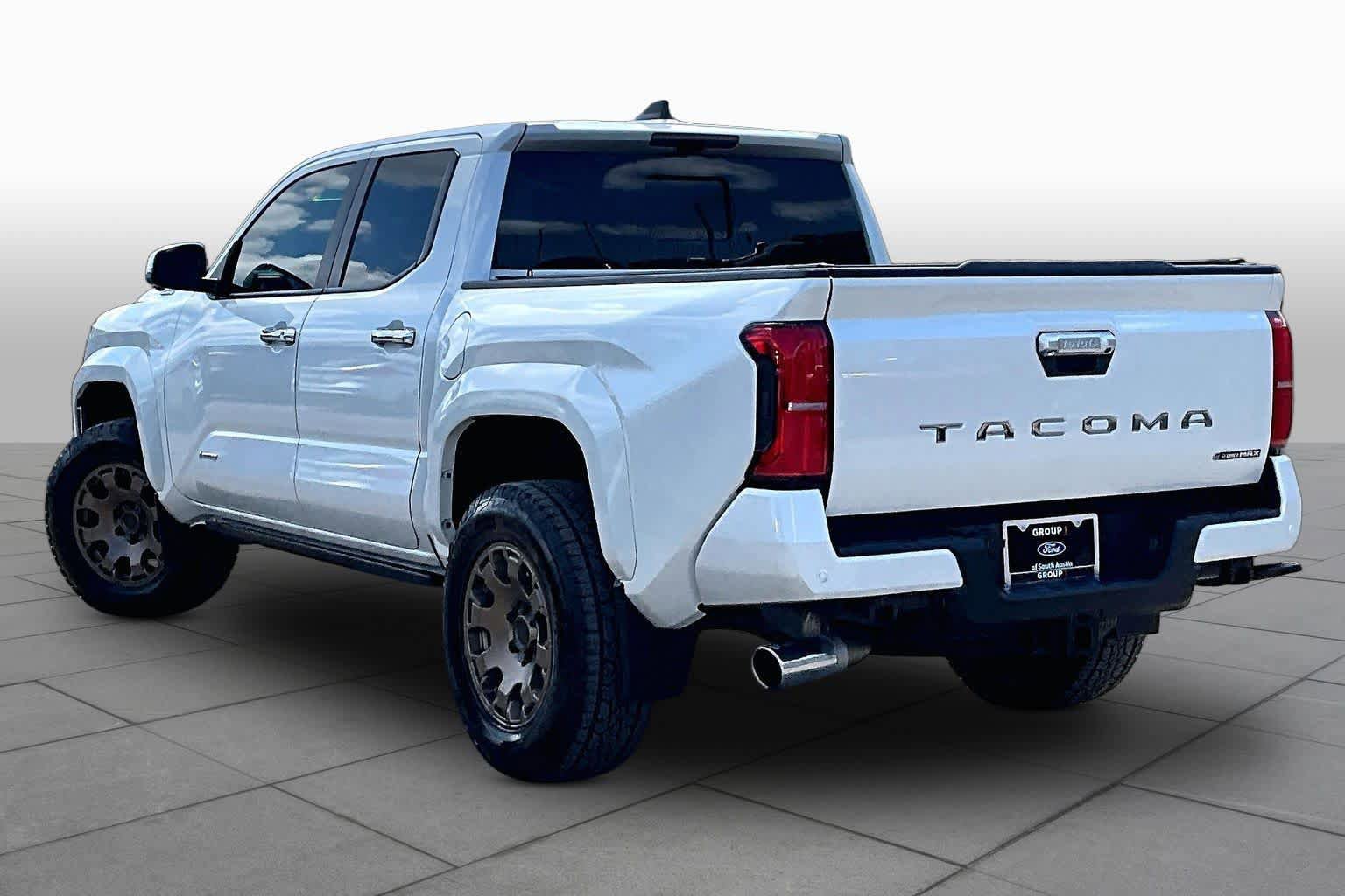 Used 2025 Toyota Tacoma Limited AWD/4WD image 6