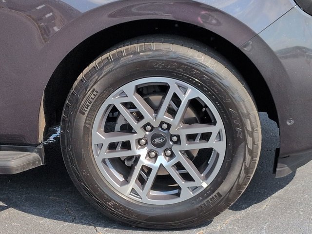 Certified 2025 Ford Expedition Active AWD/4WD image 11