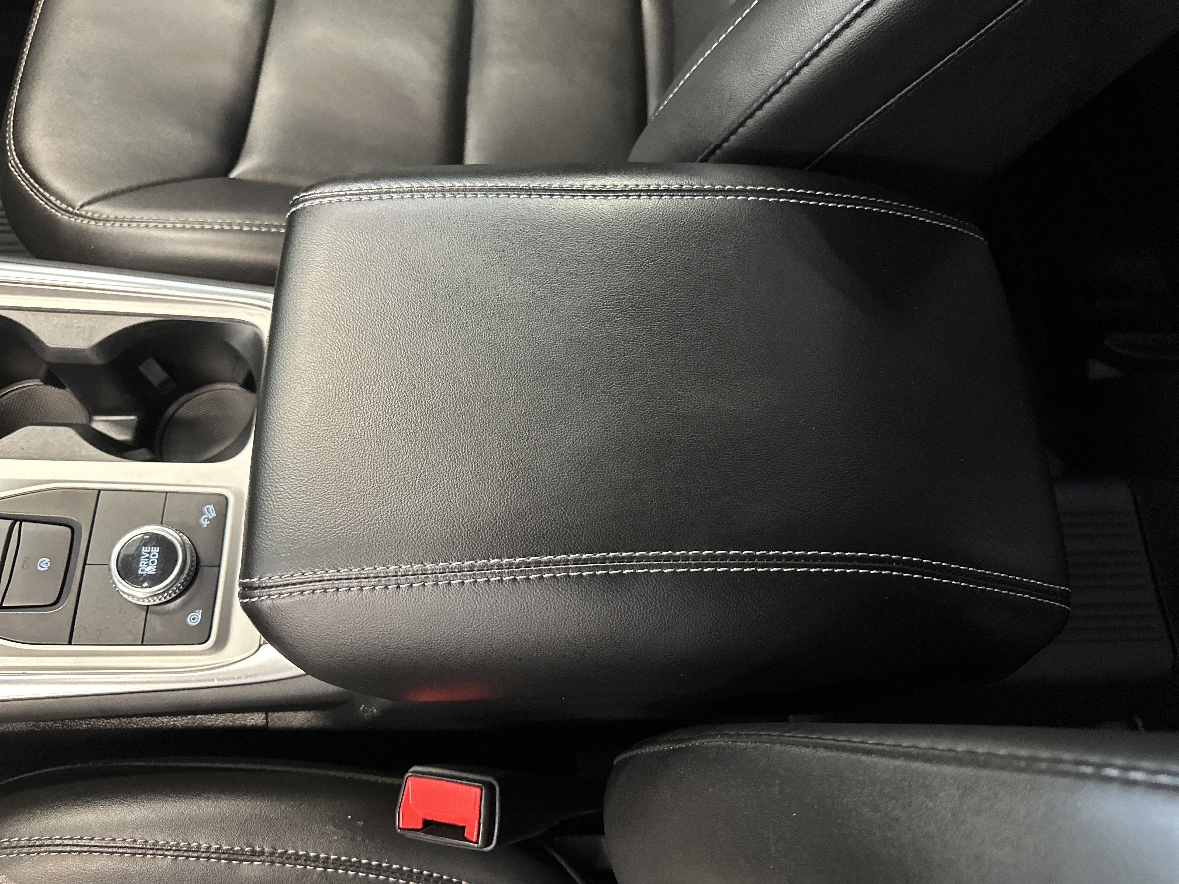 Certified 2022 Ford Explorer XLT w/ Equipment Group 202A image 31