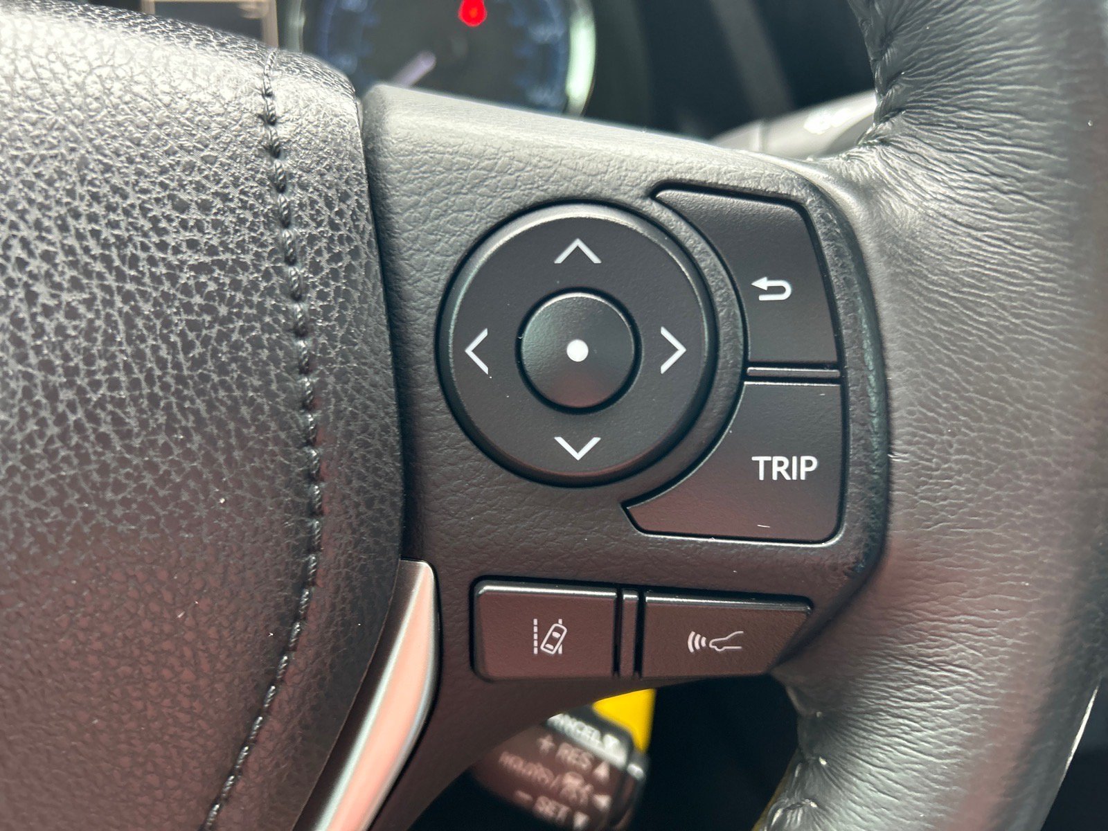 Used 2017 Toyota Corolla SE w/ Carpet Mat Package (TMS) FWD image 22