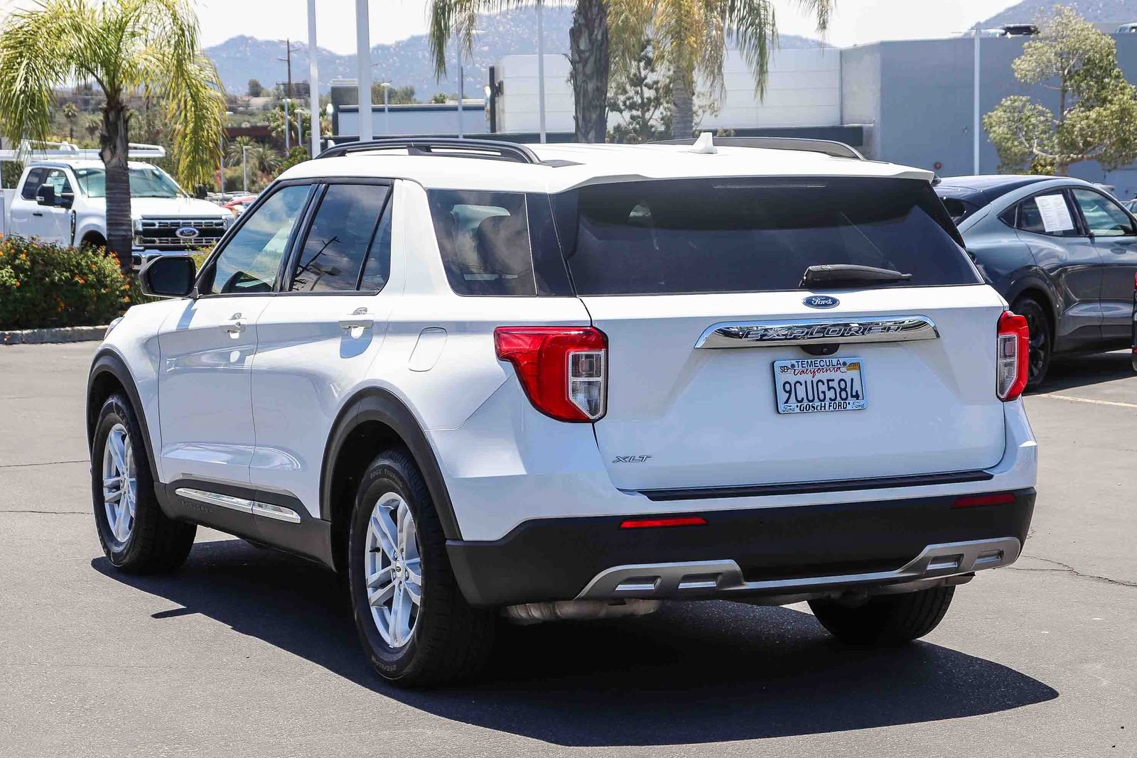 Certified 2022 Ford Explorer XLT w/ Equipment Group 202A RWD image 6