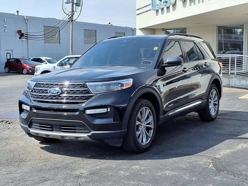 Certified 2023 Ford Explorer XLT w/ Equipment Group 202A AWD/4WD image 7