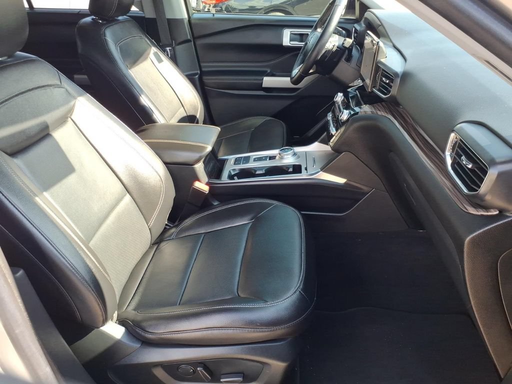 Certified 2021 Ford Explorer Limited w/ Hybrid Equipment Group 310A RWD image 3