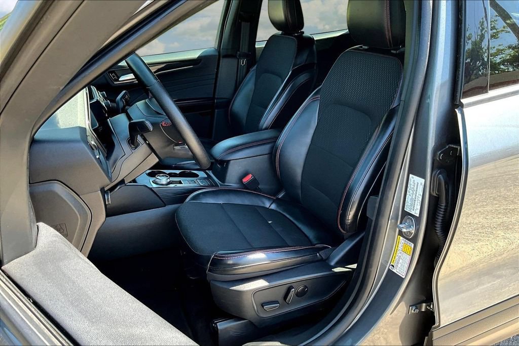 Certified 2025 Ford Escape ST-Line FWD image 23