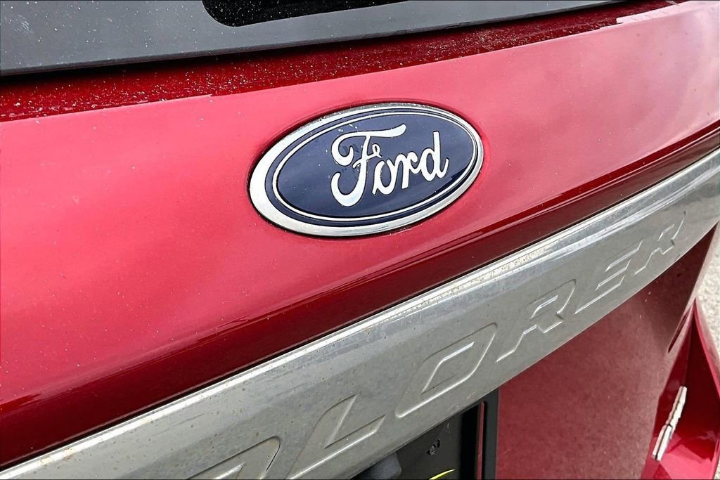 Certified 2022 Ford Explorer XLT w/ Equipment Group 202A image 31