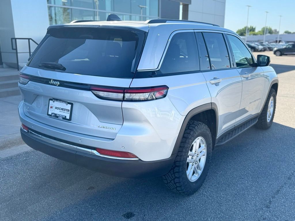 Used 2023 Jeep Grand Cherokee Laredo AWD/4WD image 41