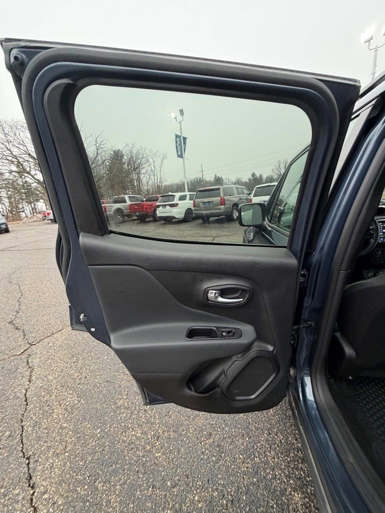 Used 2022 Jeep Renegade Altitude w/ Convenience Group AWD/4WD image 12