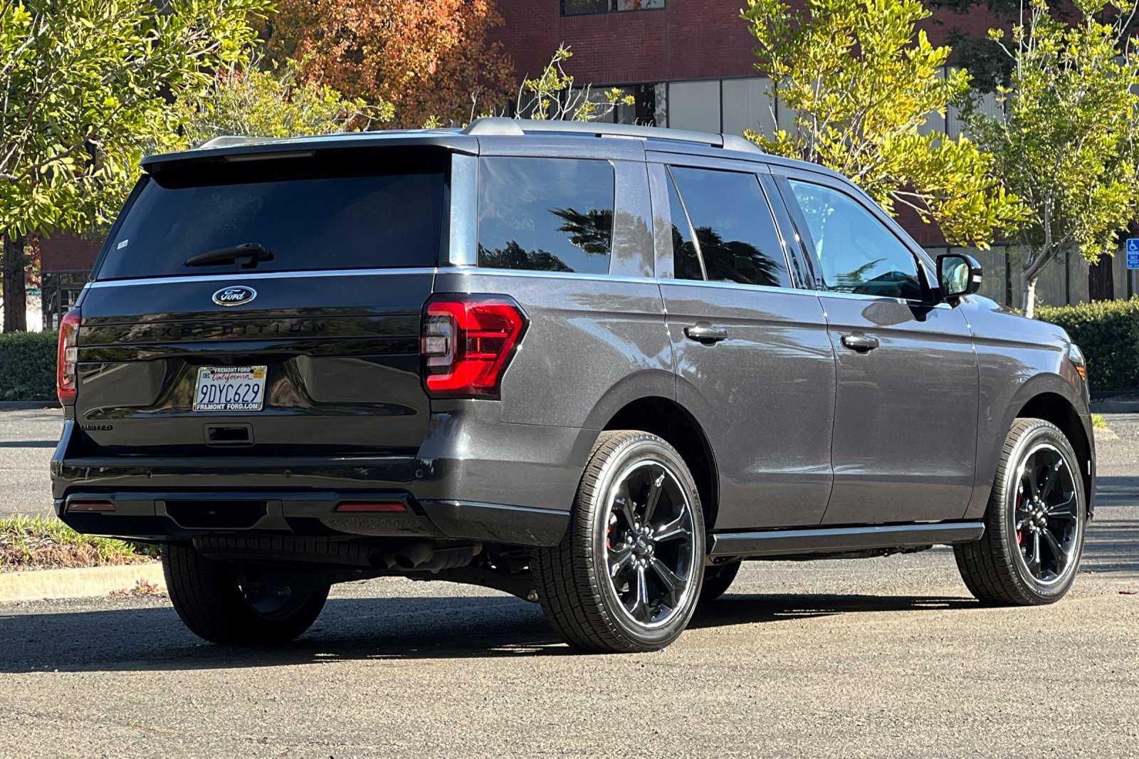 Certified 2022 Ford Expedition Limited image 3