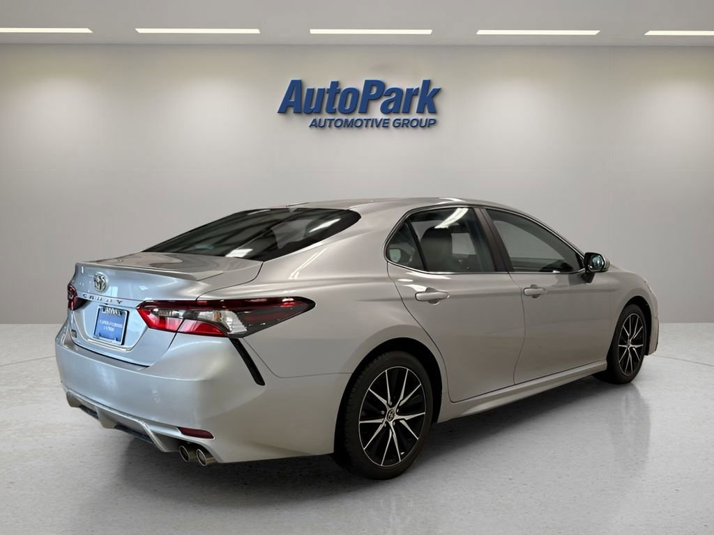 Used 2023 Toyota Camry SE image 5