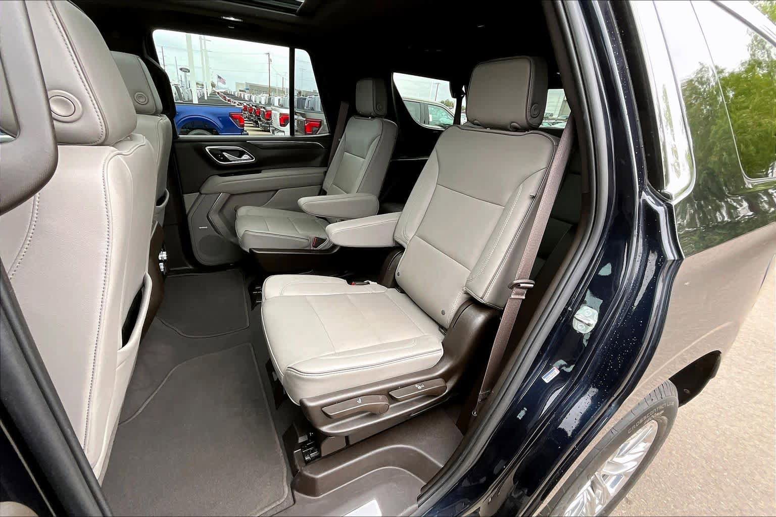 Used 2023 GMC Yukon SLT w/ SLT Luxury Package AWD/4WD image 21