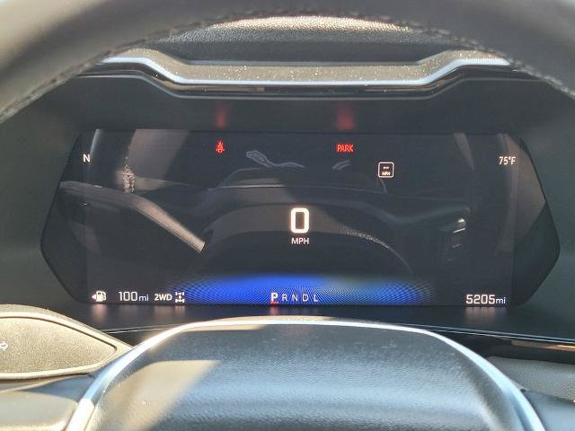 Used 2026 Chevrolet Colorado ZR2 w/ Technology Package AWD/4WD image 24