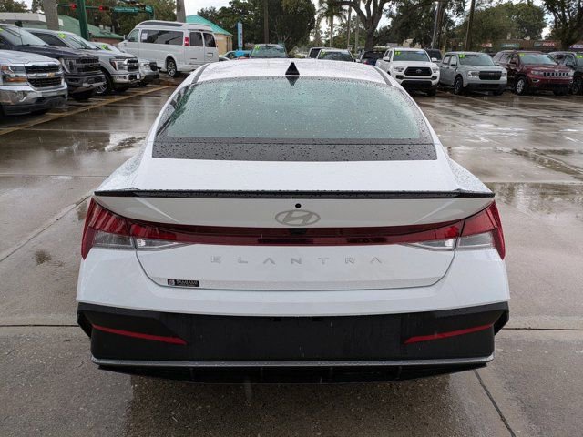 Used 2025 Hyundai Elantra Sport image 3