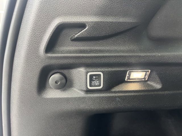 Used 2024 Jeep Grand Cherokee L Limited image 11