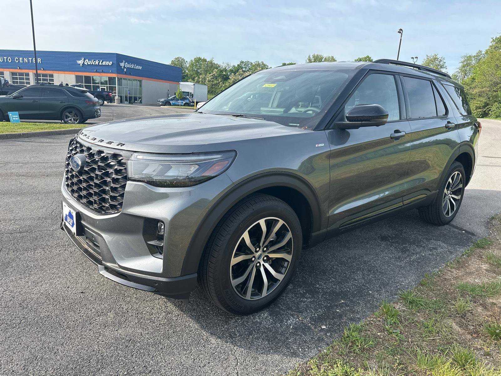 Certified 2025 Ford Explorer ST-Line AWD/4WD image 3