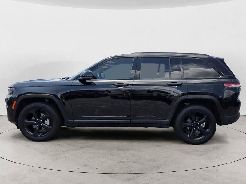 Used 2022 Jeep Grand Cherokee Altitude RWD image 6