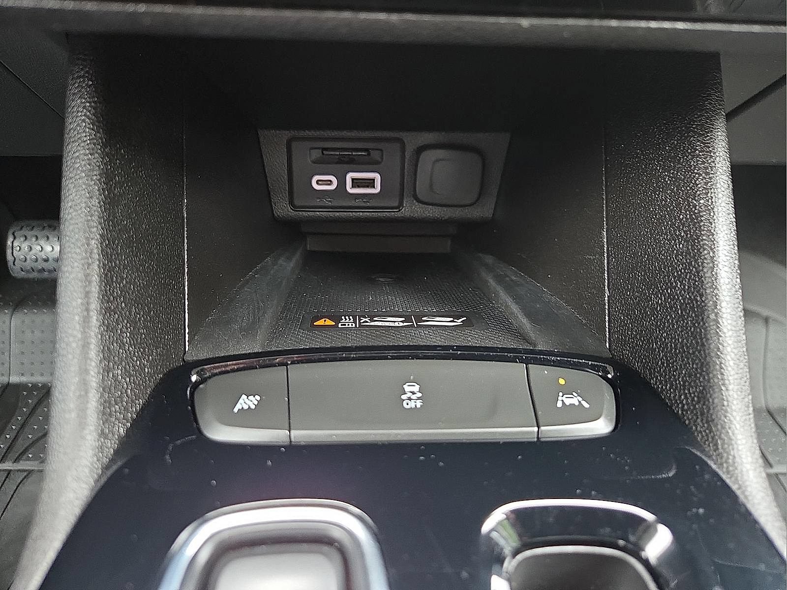 Used 2023 Chevrolet Bolt EUV Premier w/ Sun & Sound Package FWD image 18