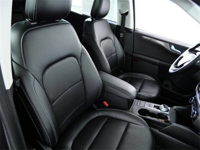 Certified 2022 Ford Escape Titanium w/ Class II Trailer Tow Package image 11