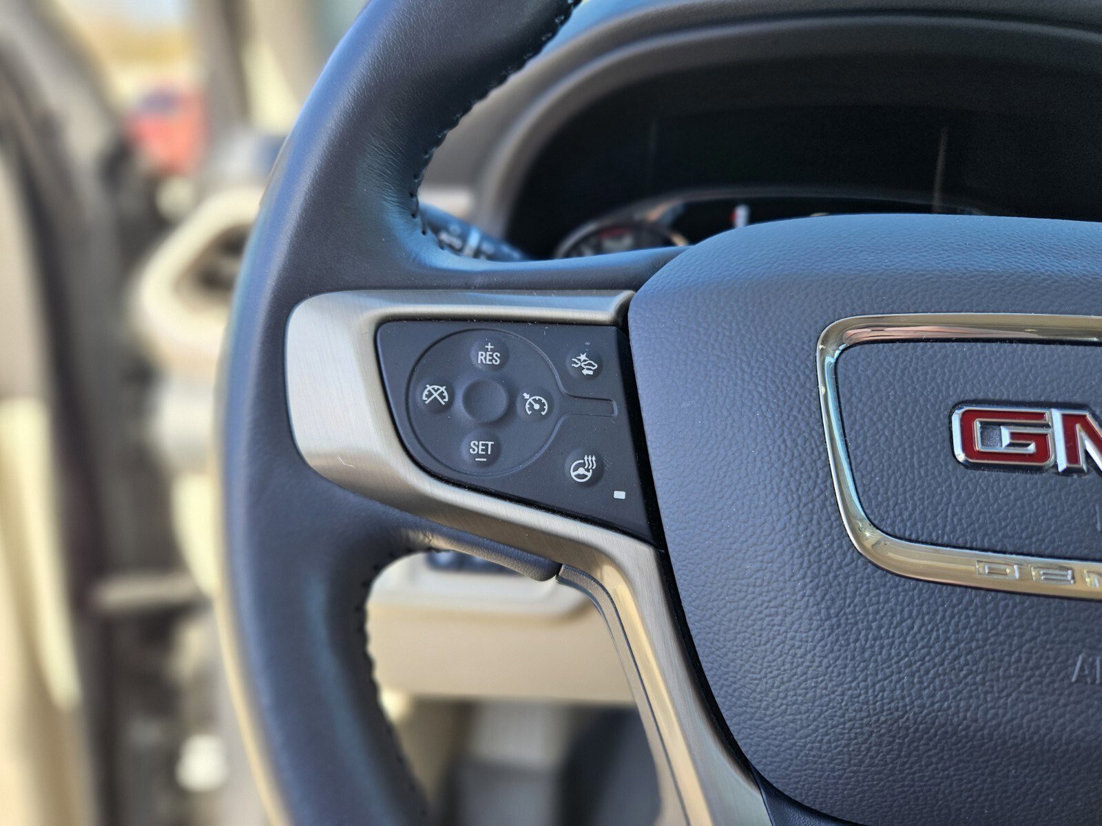 Used 2022 GMC Acadia Denali w/ Denali Technology Package image 26