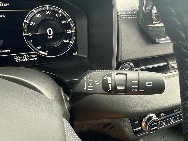 Used 2024 Mitsubishi Outlander 4WD Plug-In Hybrid image 32