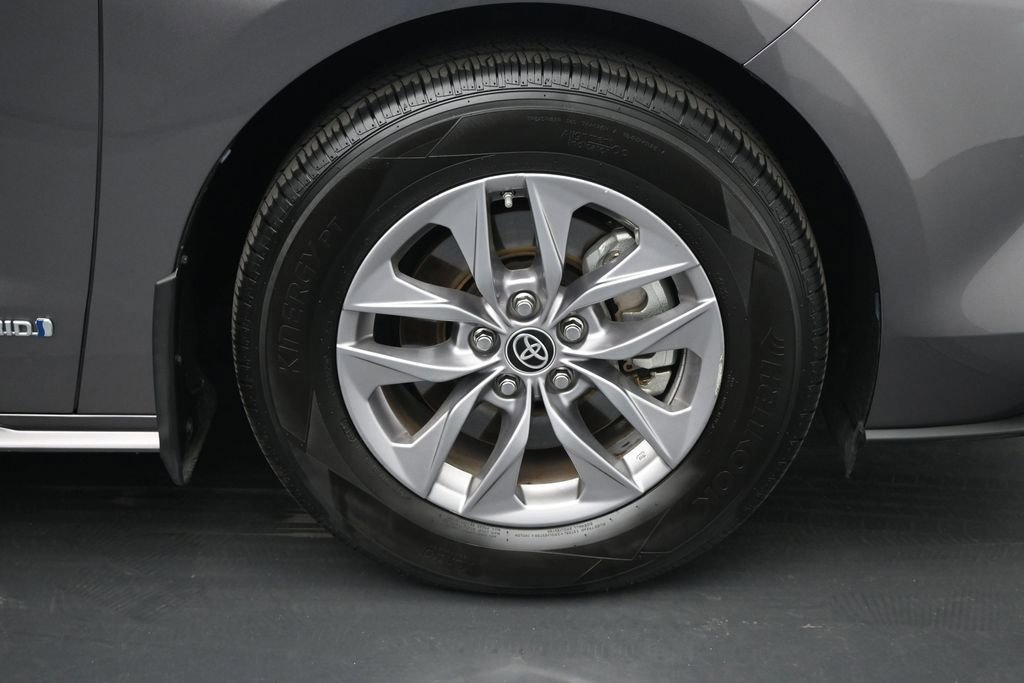 Used 2021 Toyota Sienna XLE FWD image 27