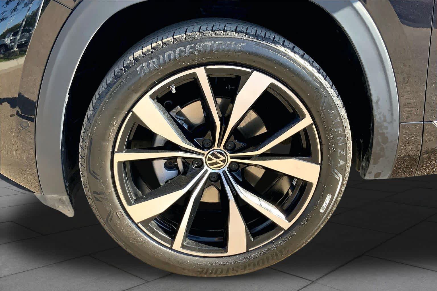 Used 2025 Volkswagen Atlas SEL Premium R-Line AWD/4WD image 11