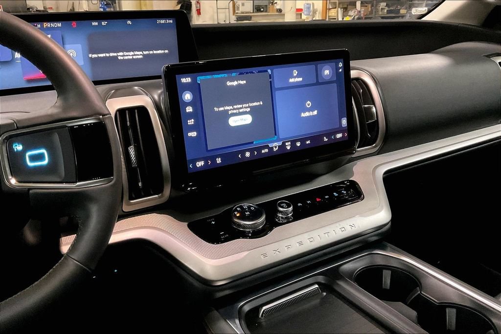 Certified 2025 Ford Expedition Active AWD/4WD image 6