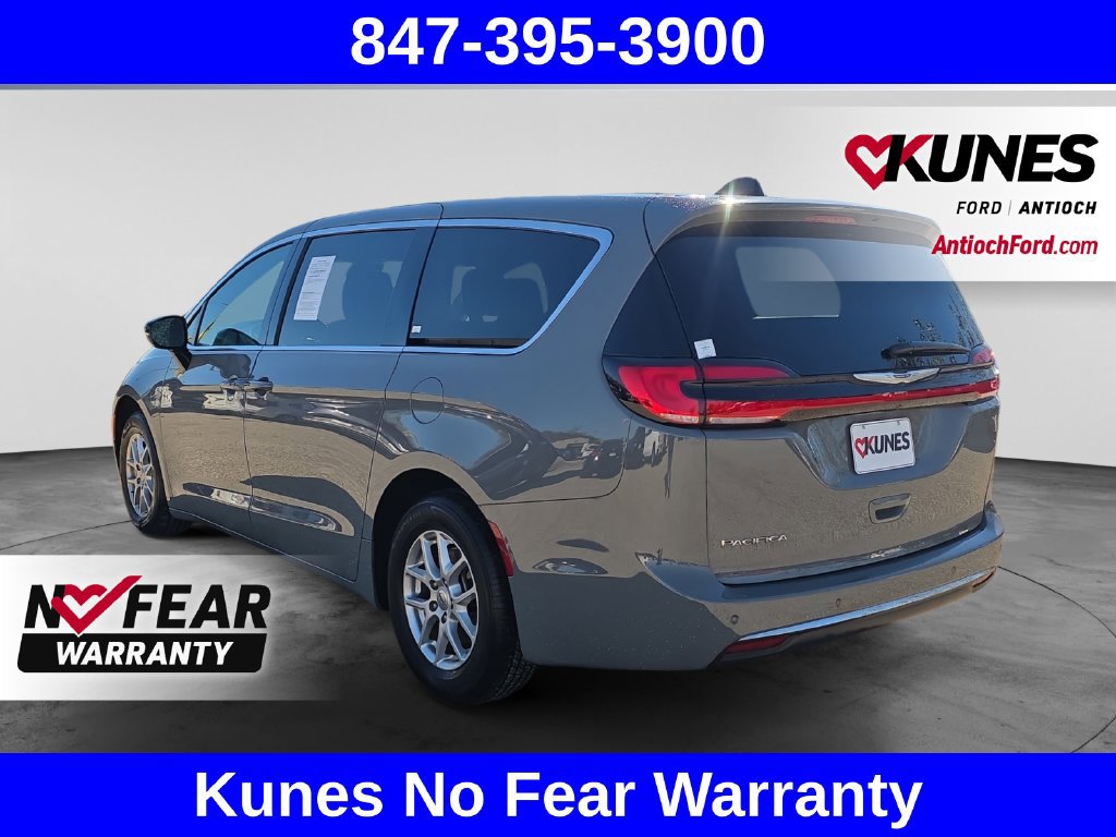 Used 2025 Chrysler Pacifica Select FWD image 8