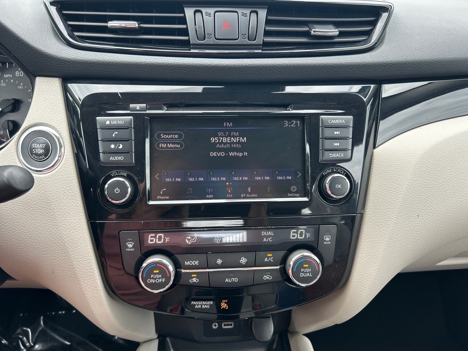 Used 2020 Nissan Rogue Sport SV AWD/4WD image 25