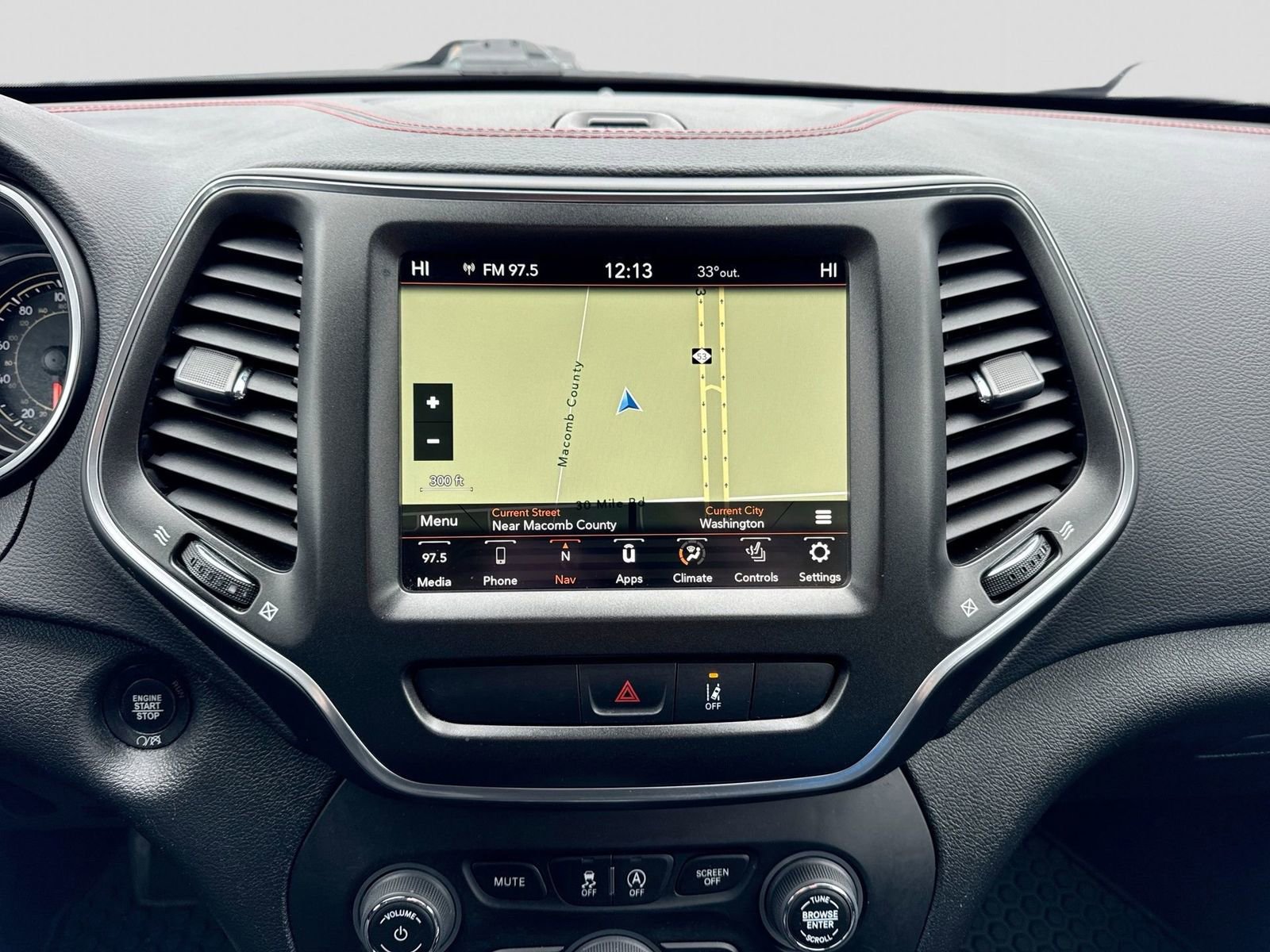 Used 2022 Jeep Cherokee Trailhawk w/ Trailhawk Elite Value Package image 30