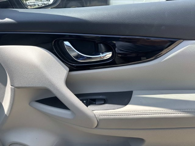 Used 2022 Nissan Rogue Sport SV w/ Technology Package FWD image 16