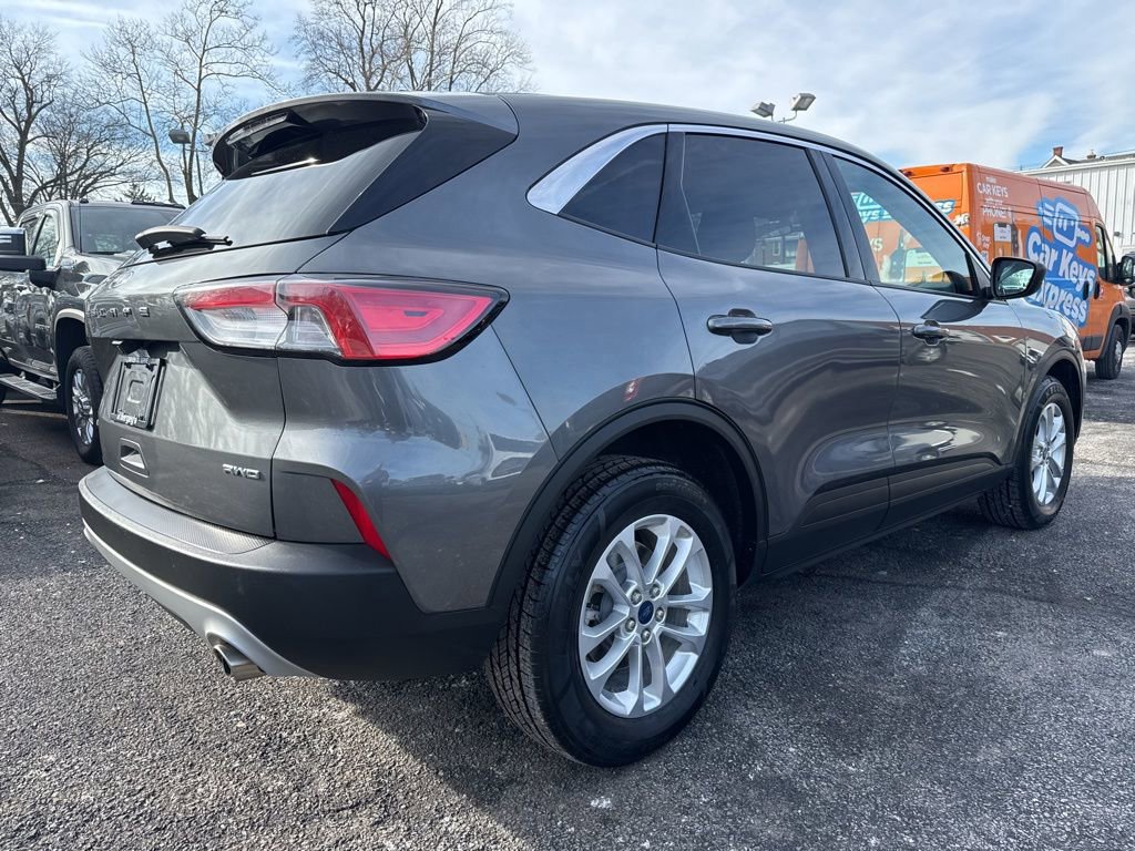 Certified 2022 Ford Escape SE w/ Cold Weather Package image 3