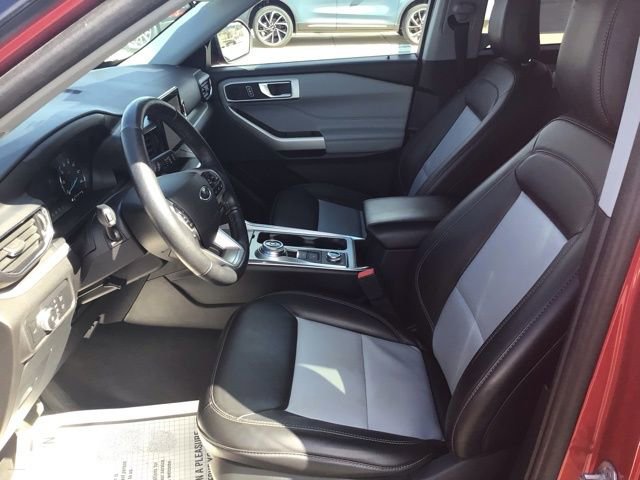 Certified 2022 Ford Explorer XLT w/ Equipment Group 202A AWD/4WD image 9