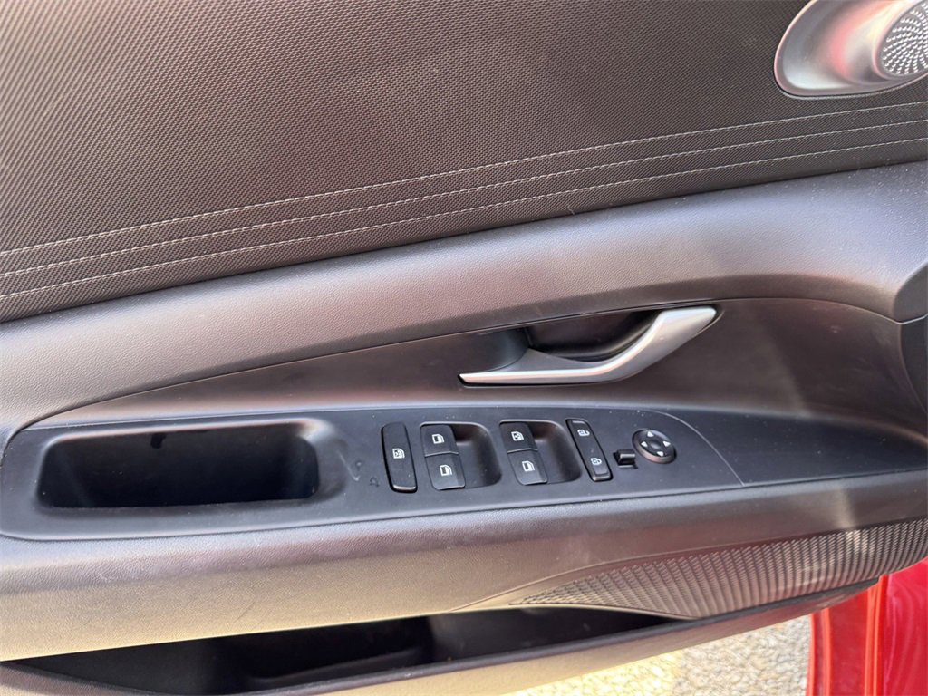 Used 2022 Hyundai Elantra SEL image 11