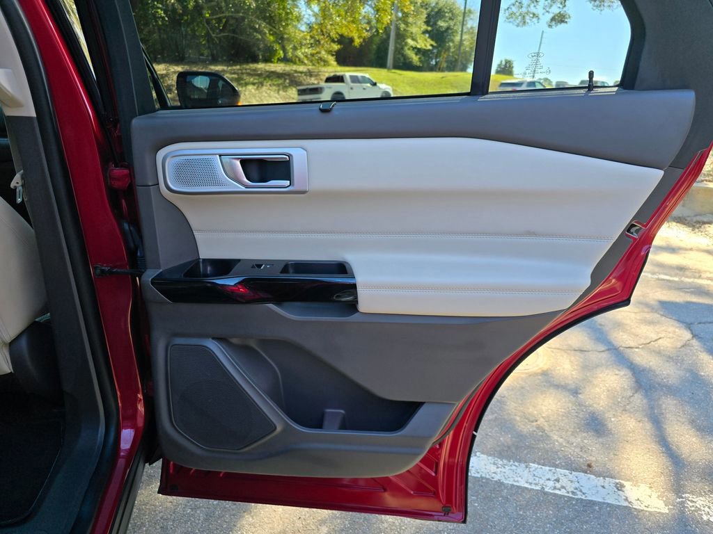 Certified 2022 Ford Explorer Platinum w/ Equipment Group 601A image 60