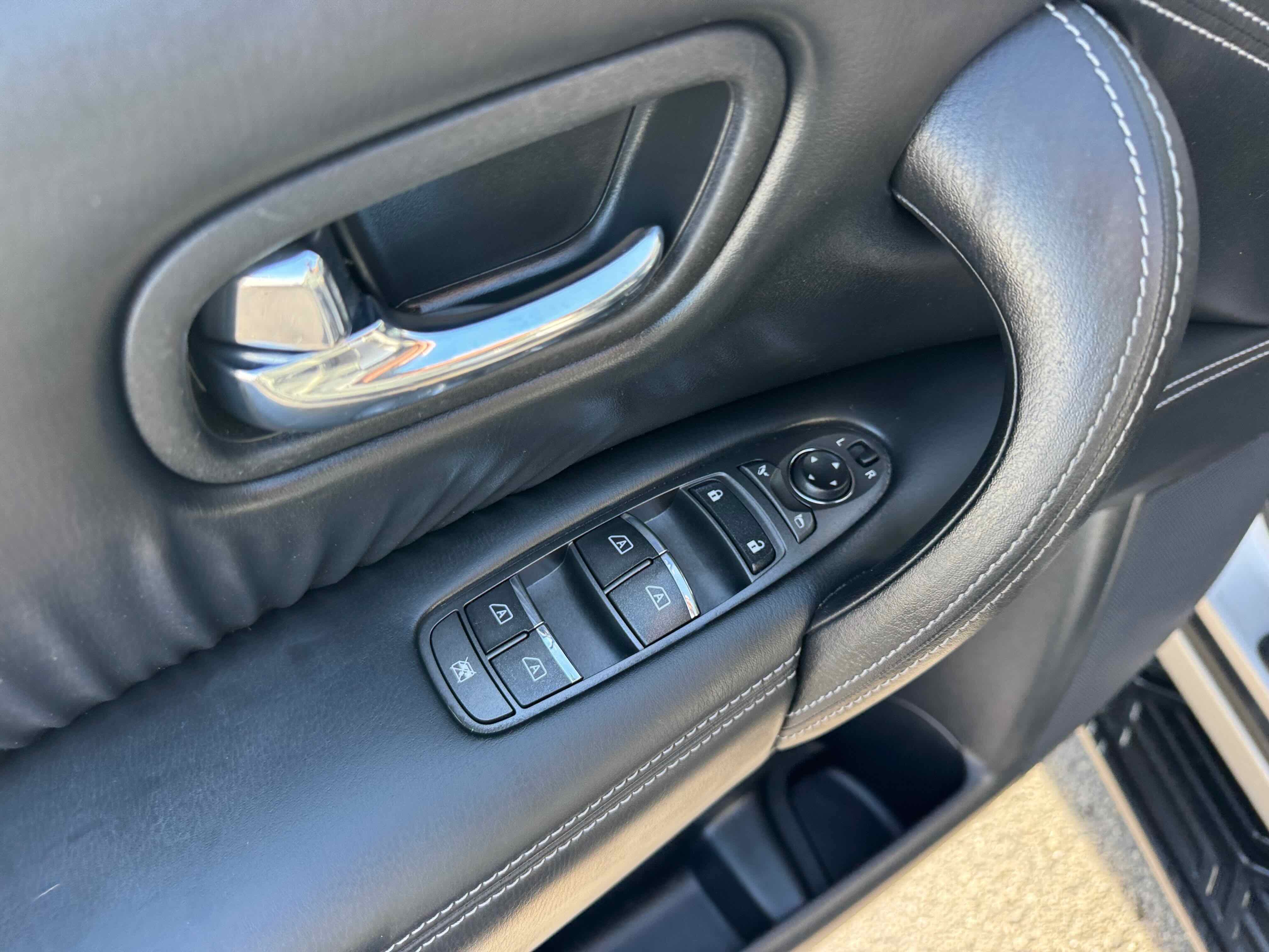 Used 2017 Nissan Armada Platinum image 17