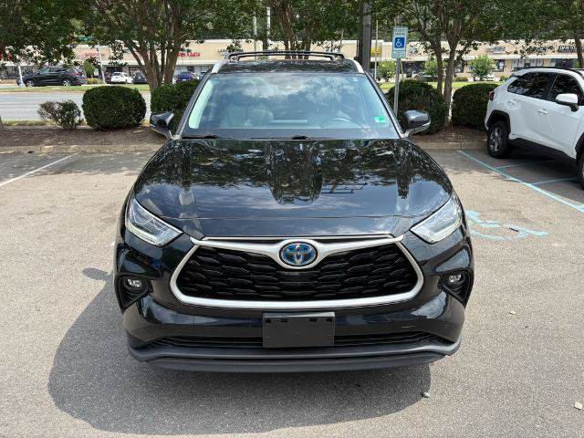 Used 2022 Toyota Highlander Bronze Edition AWD/4WD image 2
