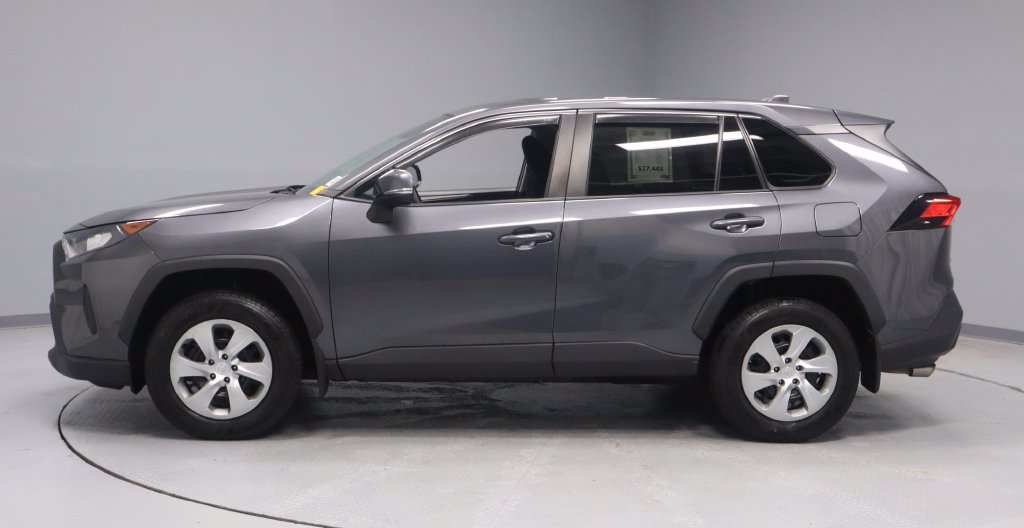 Used 2022 Toyota RAV4 LE AWD/4WD image 4