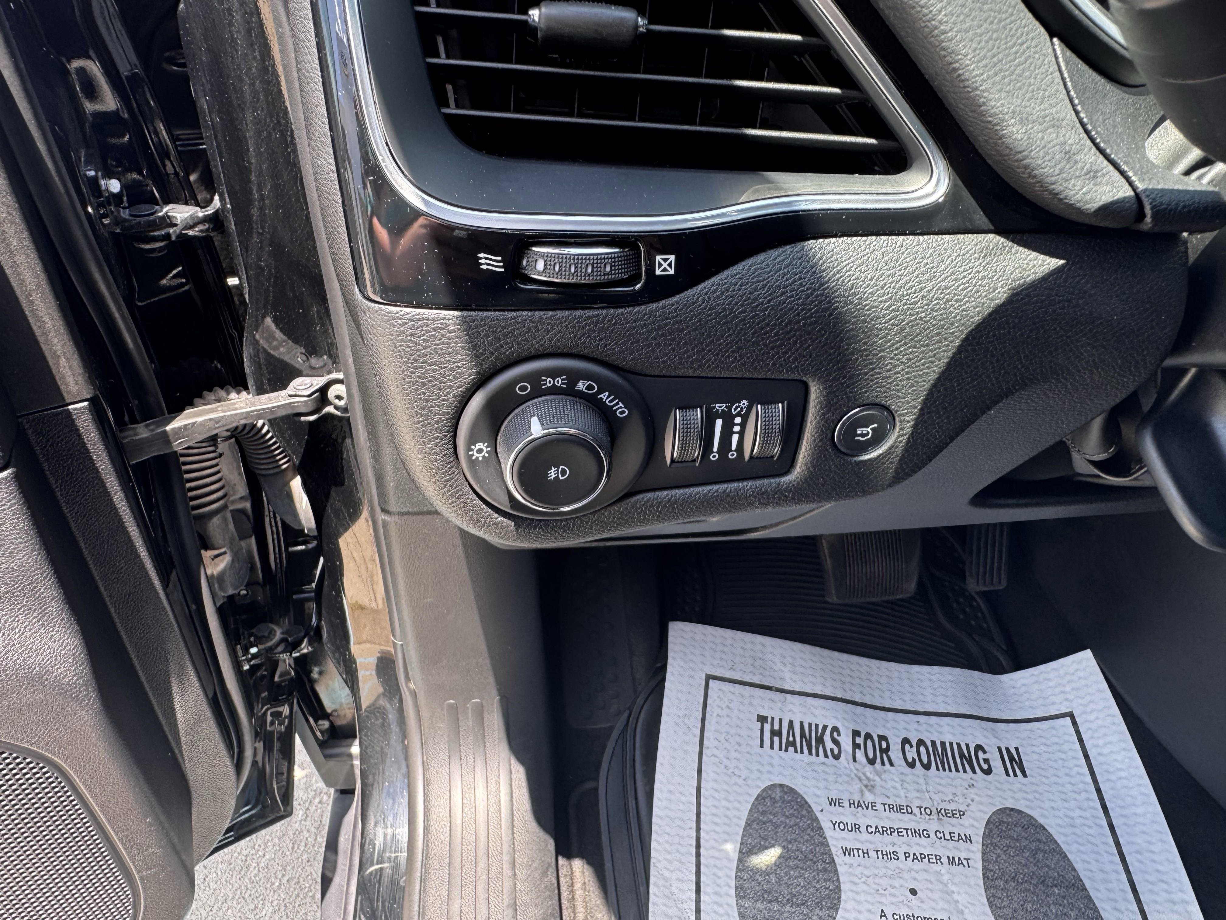 Used 2023 Jeep Cherokee Altitude Lux image 11